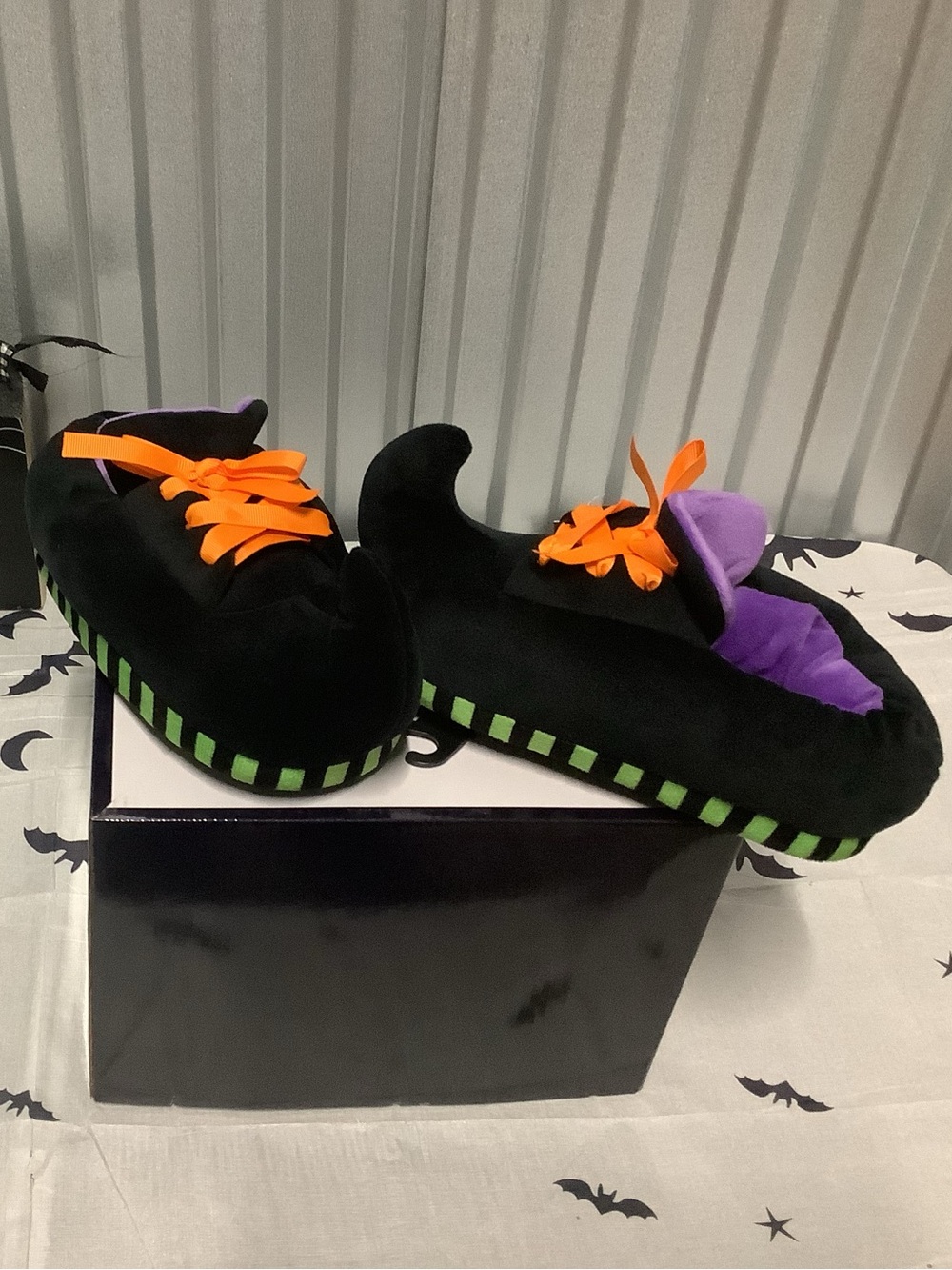 Kids Black Witch Slipper Shoes with Orange Laces and Purple Lining size XL (2/3)